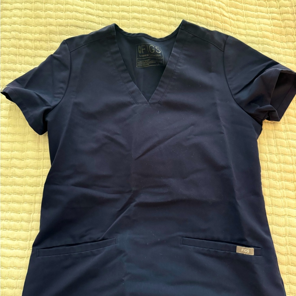 Figs Casma Three Pocket Scrub Top in Navy Blue- XXS - Picture 5 of 6